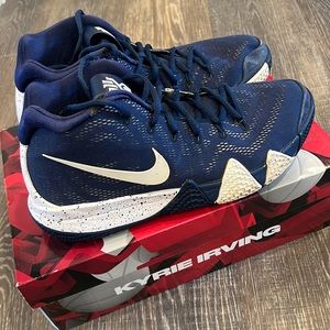Kyrie 4 Midnight Navy/White